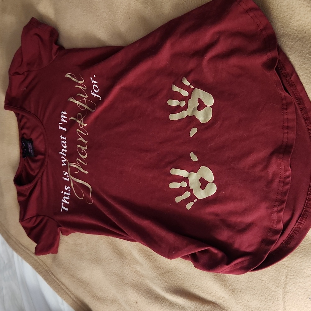 Women's burgundy tee shirt
